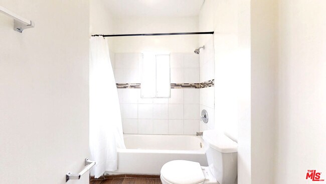 Building Photo - 334 Heliotrope Dr