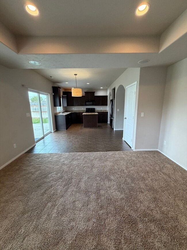 Building Photo - Check out our move in special on this charming Very Spacious 2-Story Home for Rent in Pasco, WA!