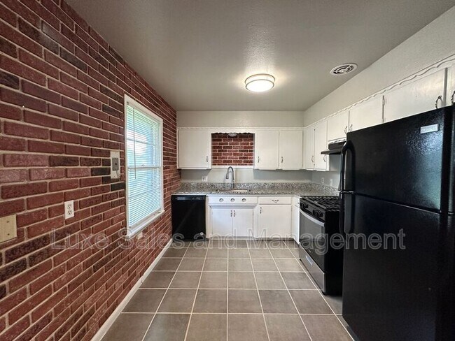 Building Photo - 133 W. Jarman Drive