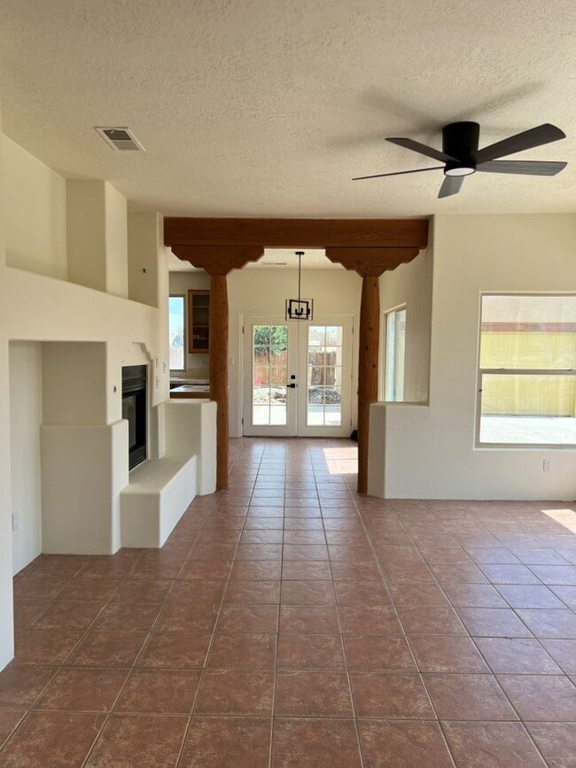 Building Photo - Charming Southwest Living Near Santa Fe Co...