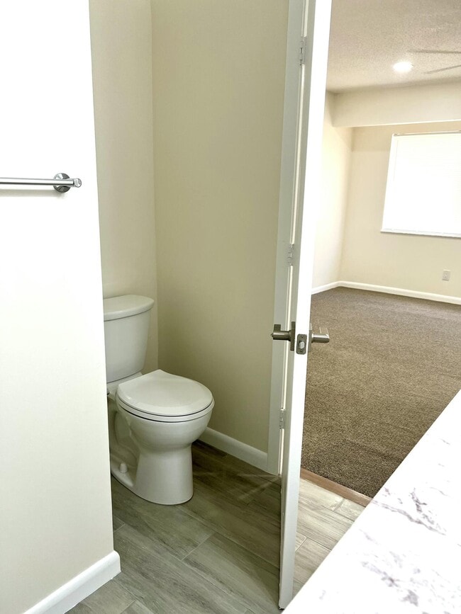 Building Photo - 102 Shoreview Dr