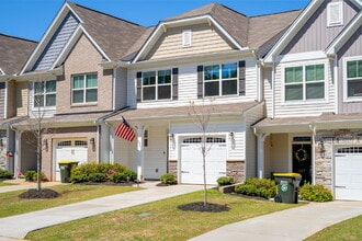 Building Photo - Sleek & Stylish 3 Bed, 2.5 Bath Townhome in Prime Location $2,050/mo rent