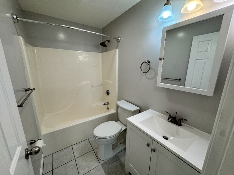Building Photo - 20 Heaths Ct