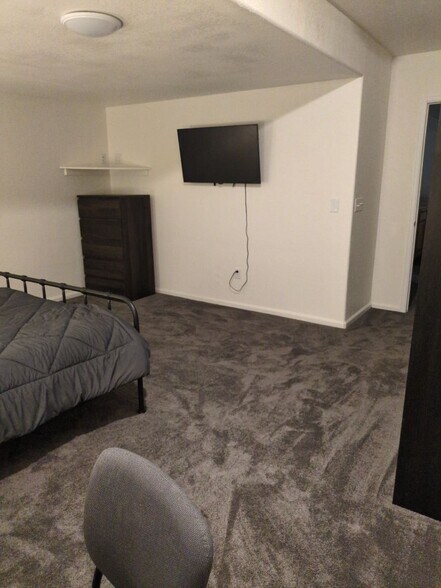 Building Photo - 1695 Cherry St