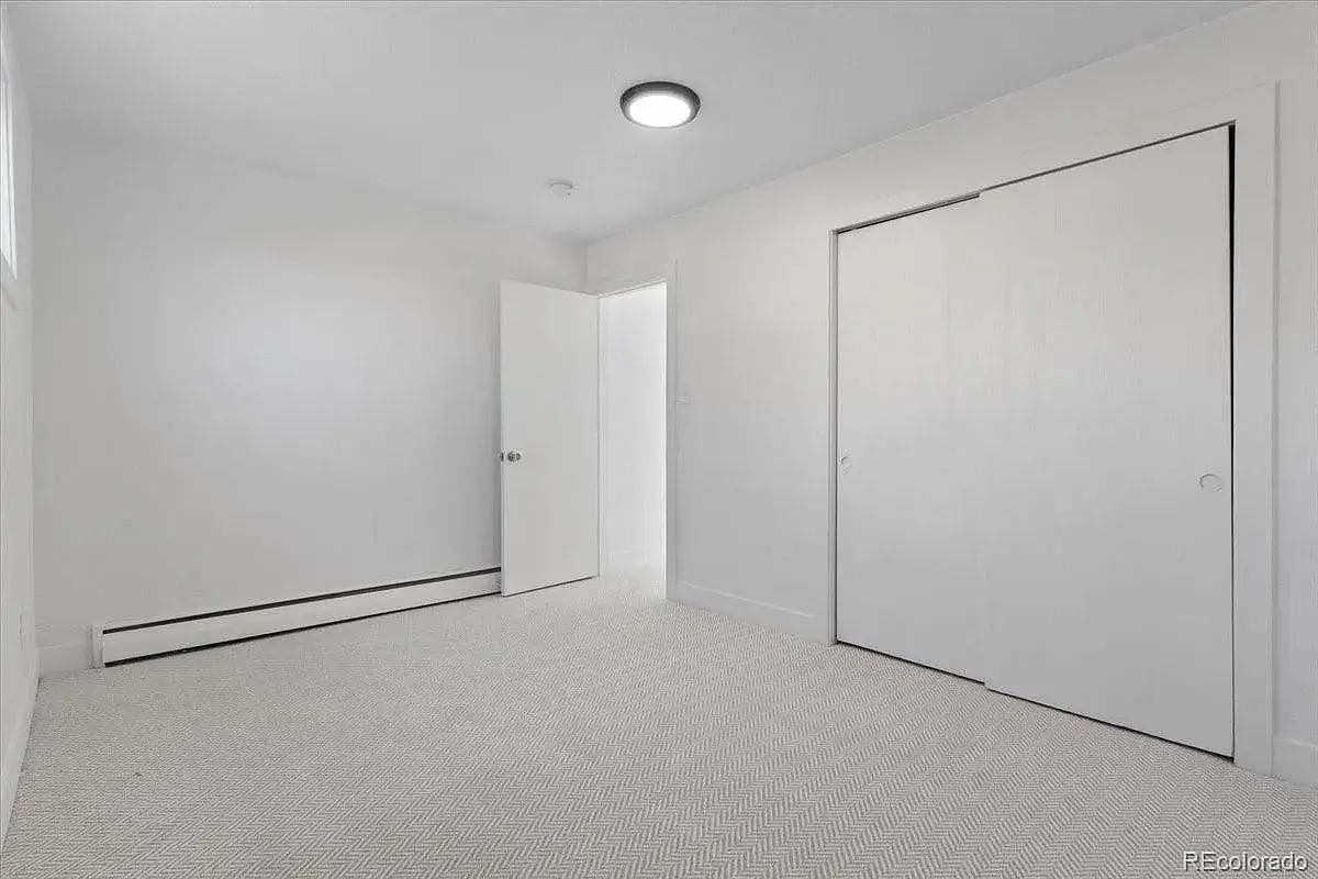 Building Photo - 4016 Milwaukee St