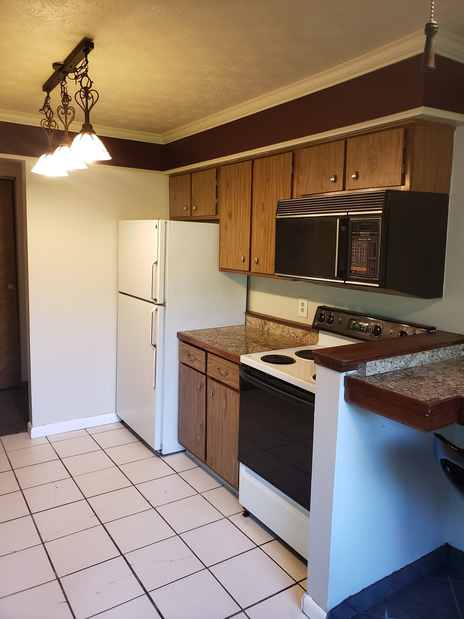 Kitchen - 2200 Augusta Blvd