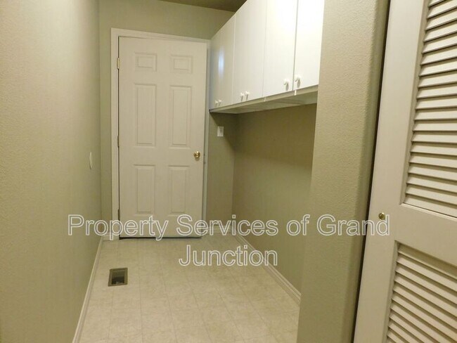 Building Photo - 785 Glen Ct