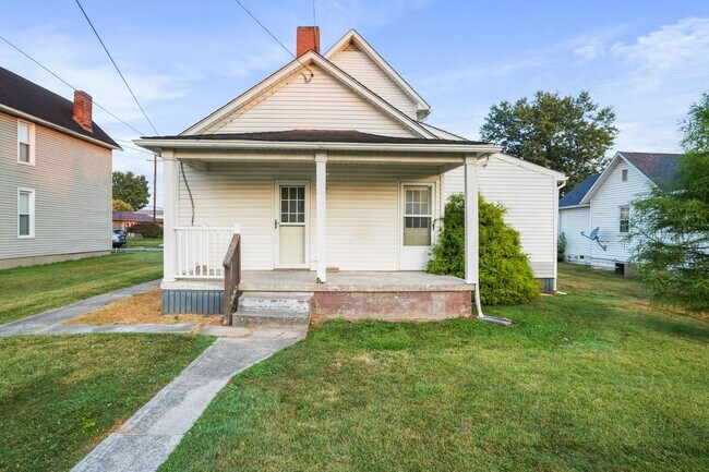 Building Photo - Beautiful Home with Large Two-Car Garage -...