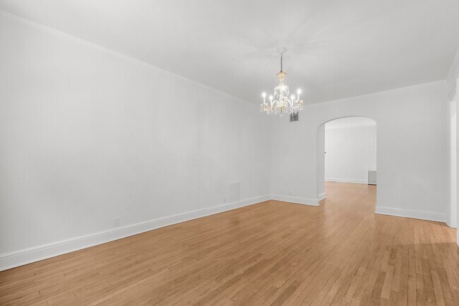 Building Photo - 121 Walworth Ave