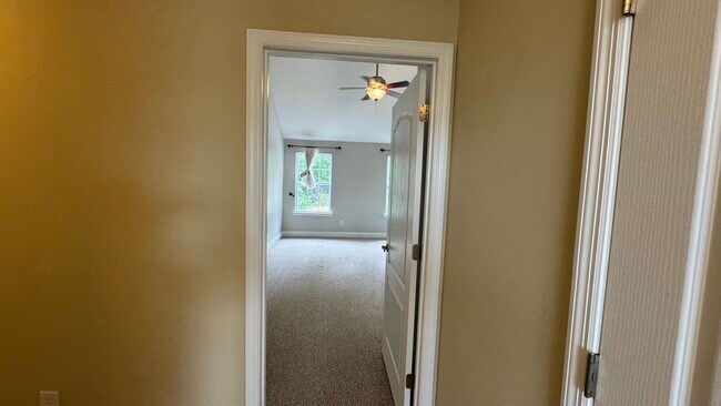 Building Photo - 5685 Hyacinth Ln
