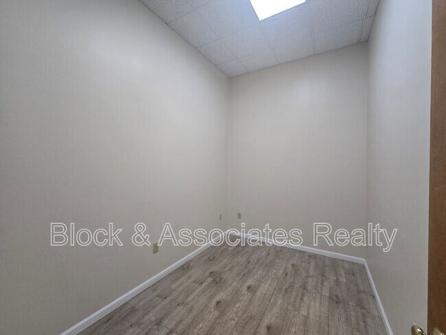 Building Photo - 11234 N Main St