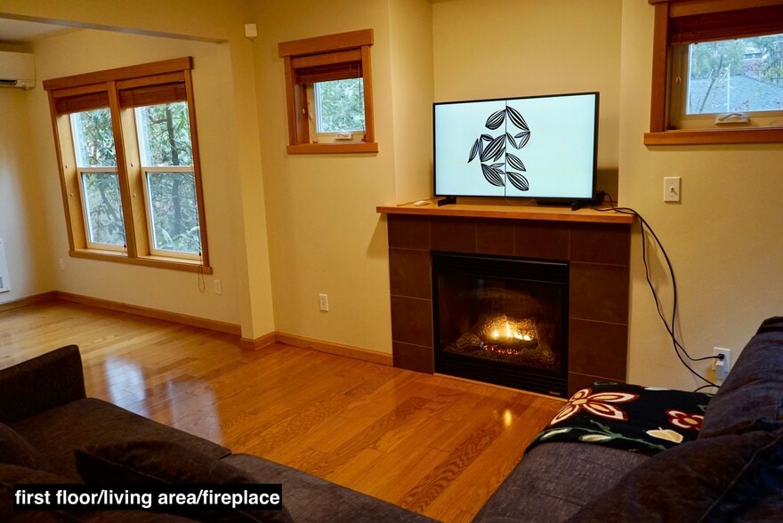 Building Photo - 3010 NE 137th St