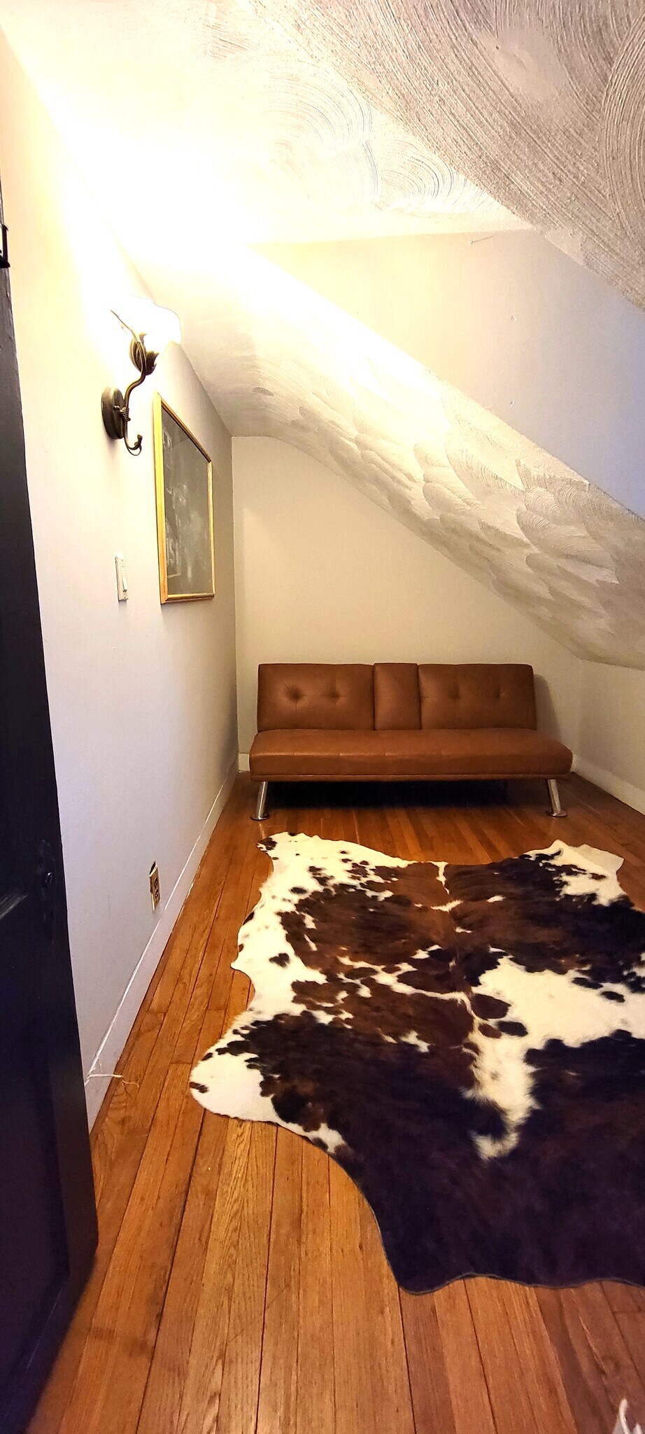 Bonus 1/2 room upstairs - 54 Dudley St