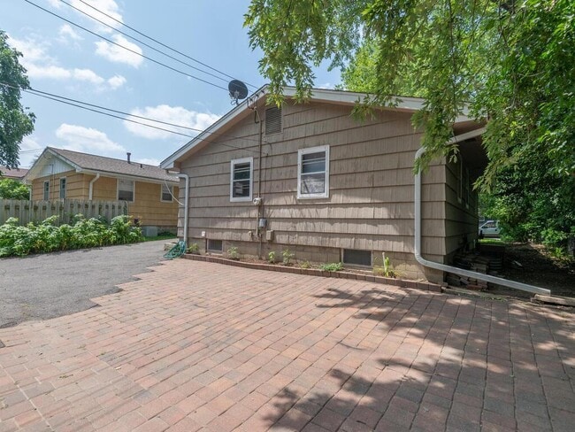 Building Photo - 6321 Wilryan Ave