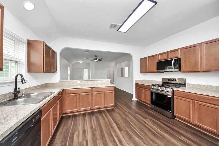 Building Photo - 10306 White Fir Villa Ave