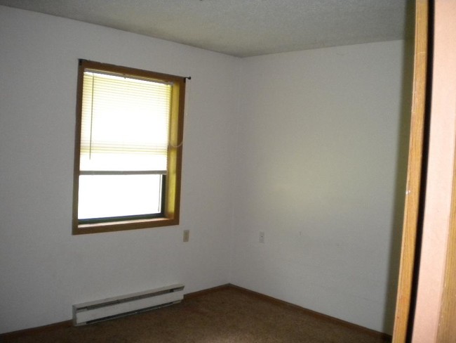 Building Photo - 300 West Clay # 7