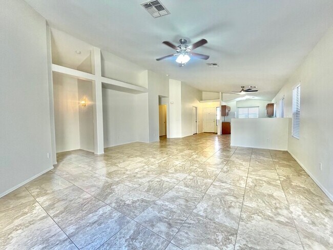 Building Photo - Fabulous 3-bedroom, 2-bathroom home For Rent in Avondale!!