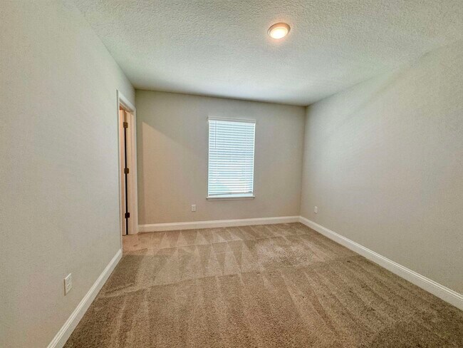 Building Photo - 13870 Harlowton Ave