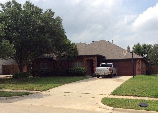 Primary Photo - 2202 Bowie Ln
