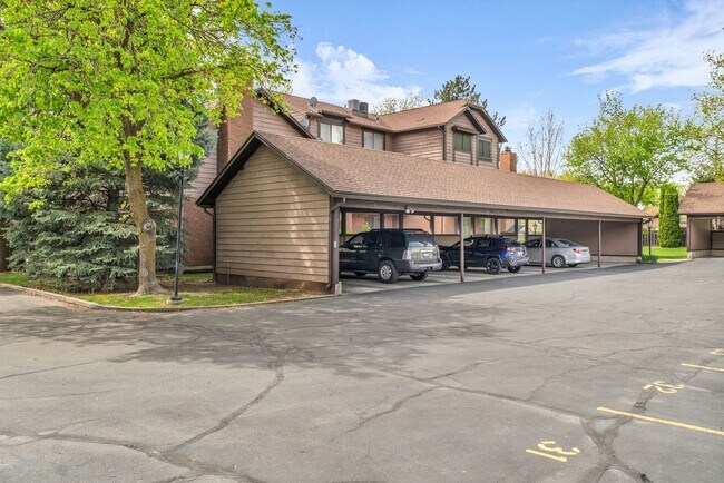 Building Photo - Gated 3 Bed Condo with Pool & Tennis Court