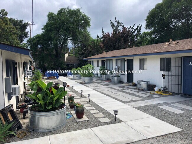 Building Photo - 1 bed / 1 Bath Single-Level Apartment in A...