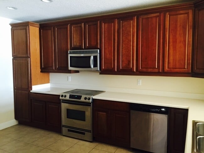 Building Photo - Luxurious 3 bed 2 bath condo with Great View in Toscana!!!