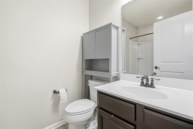 Building Photo - 1204 Pointe View Dr