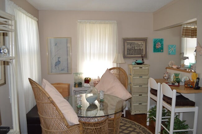 Building Photo - 186 11th St N