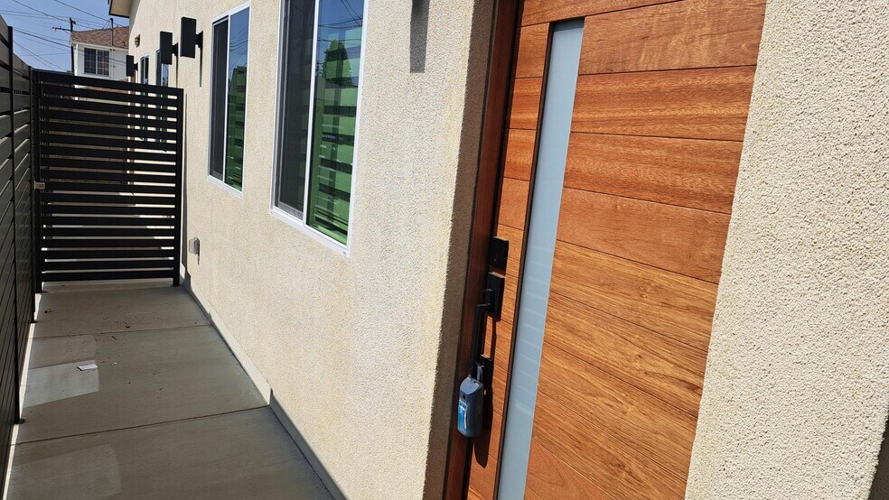 Building Photo - 1658 Del Valle Ave