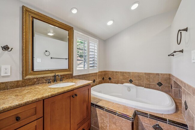 Building Photo - Mediterranean Beauty in Crescent Park – 5B...