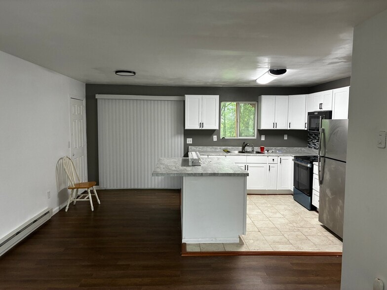 Building Photo - 1150 Tomasula Dr