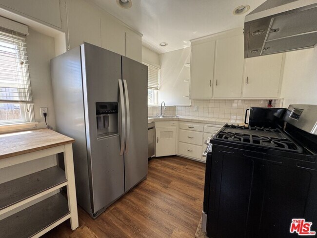 Building Photo - 823 23rd St