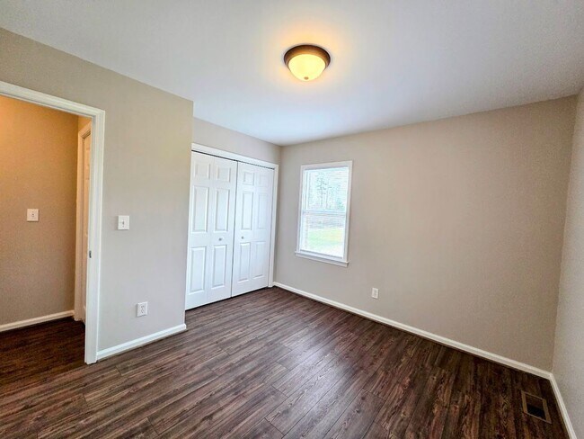 Building Photo - 3 Bedroom Brick Home Easley, SC