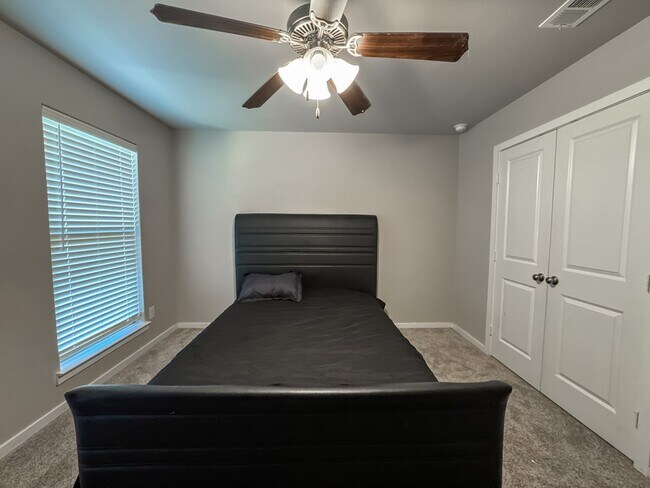 Building Photo - 1212 Ash St