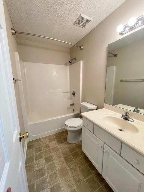 Building Photo - 925 Village Ln