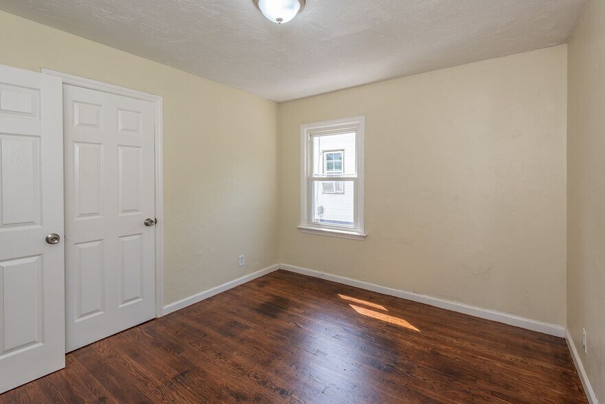 Building Photo - 6325 Jefferson Ave