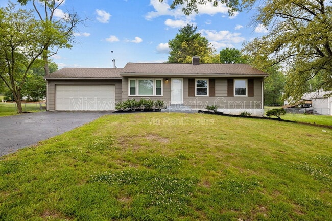 Building Photo - 438 Bush Dr