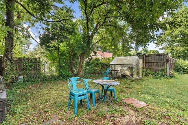 Building Photo - Adorable East Nashville Cottage w/ HUGE Fully-Fenced backyard!