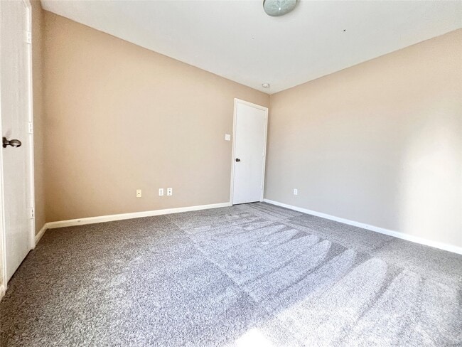 Building Photo - 815 Forest Ivy Ln