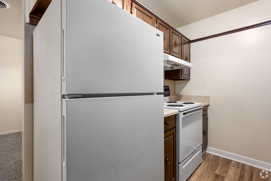 2BR, 1BA - 1,003SF - Kitchen - Highland Heights Apartments