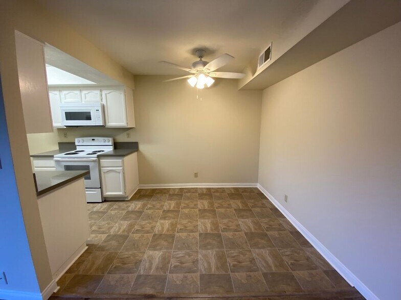 Building Photo - 211 W Verdugo Ave