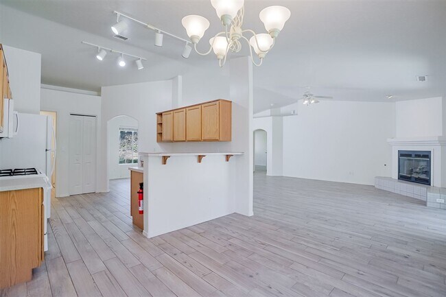 Building Photo - 3 Bedroom, 2 Bath, 2 Car Garage For Rent in Prescott!