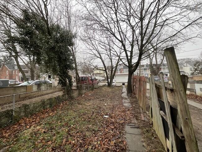 Building Photo - 649 W College Ave