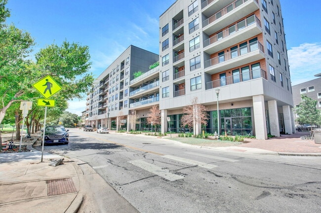 Building Photo - 1701 Simond Ave Ave