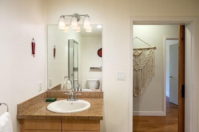 Building Photo - Resort Style Living in Downtown