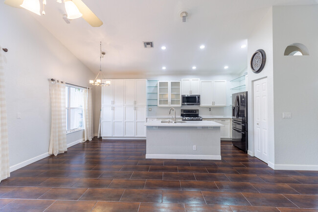 Building Photo - 7722 Brunson Cir