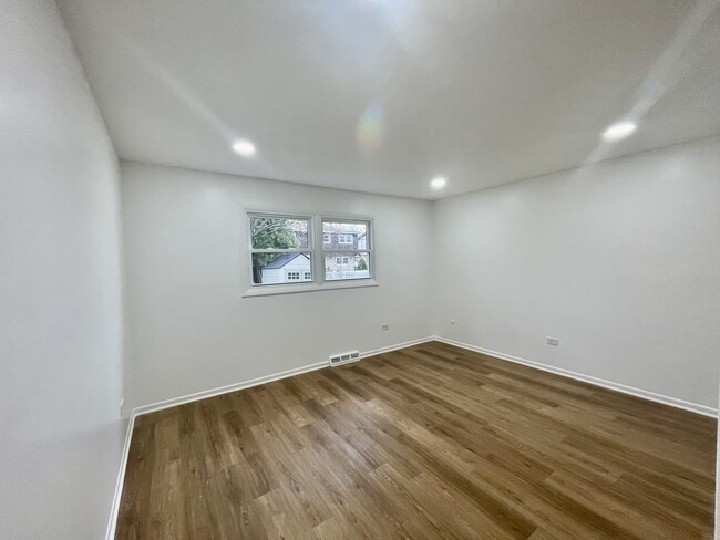 Building Photo - 1005 Cardinal Ln