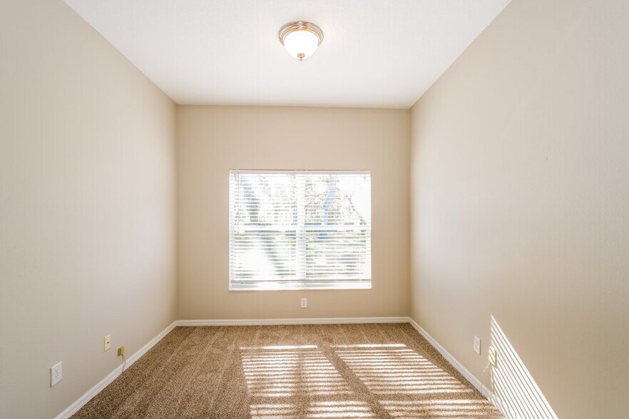Building Photo - 16716 Caracara Ct