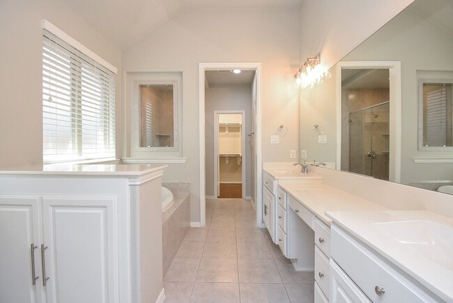 Building Photo - 2107 Blossomcrown Dr