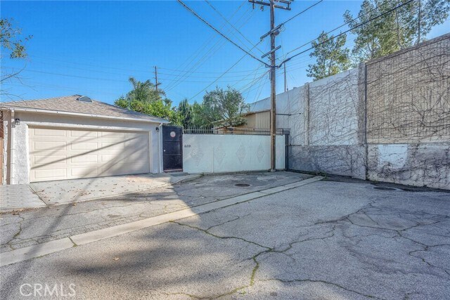 Building Photo - 6119 Tampa Ave